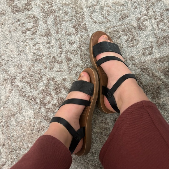 Sandals - Picture 1 of 4